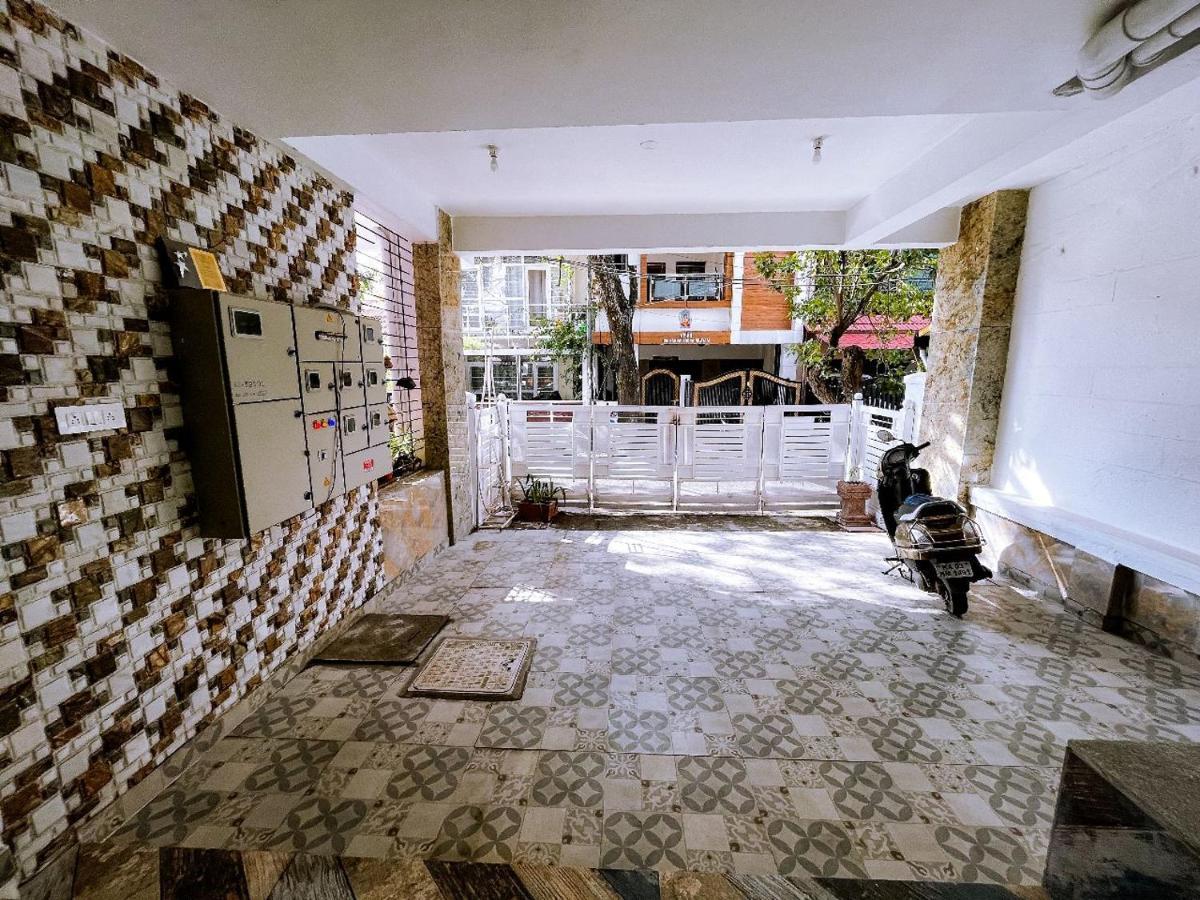 Rvr Abode -Private Rooms バンガロール エクステリア 写真